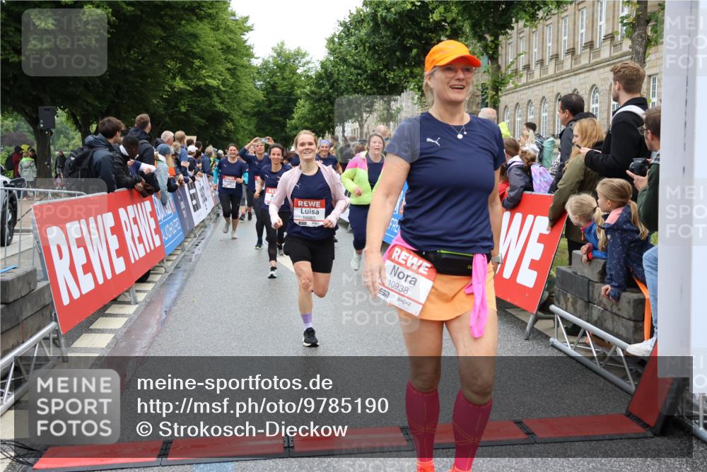 14.06.2026 - REWE Women's Run Strokosch-Dieckow http://msf.ph/oto/9785190 14.06.2026 10:03:43 Ziel 10032, 10268, 10483, 10528, 10529, 10750, 10938, 10953, 10983, 11158, 11243, 11397, 11531 meine-sportfotos.de