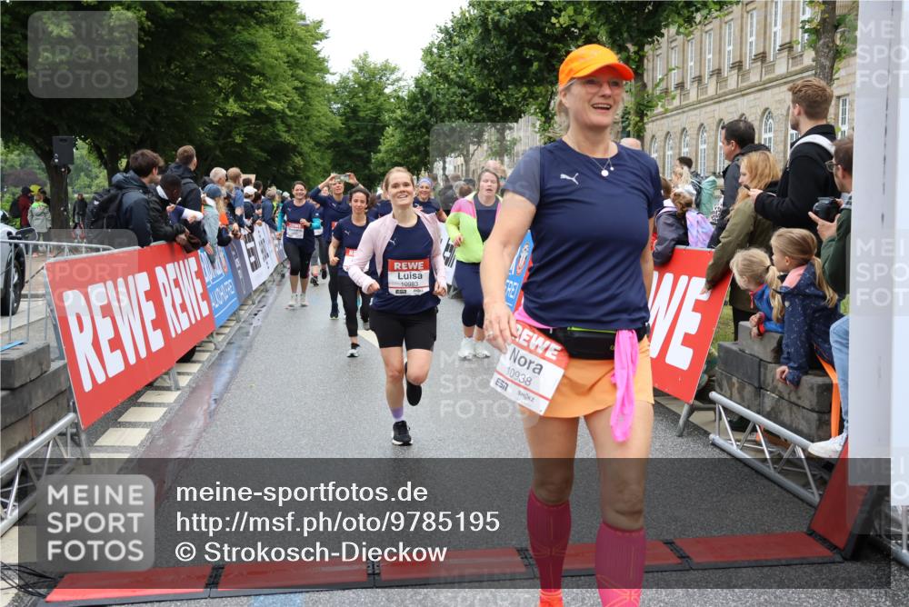 14.06.2026 - REWE Women's Run Strokosch-Dieckow http://msf.ph/oto/9785195 14.06.2026 10:03:43 Ziel 10032, 10268, 10483, 10528, 10529, 10750, 10938, 10953, 10983, 11158, 11243, 11397, 11531 meine-sportfotos.de