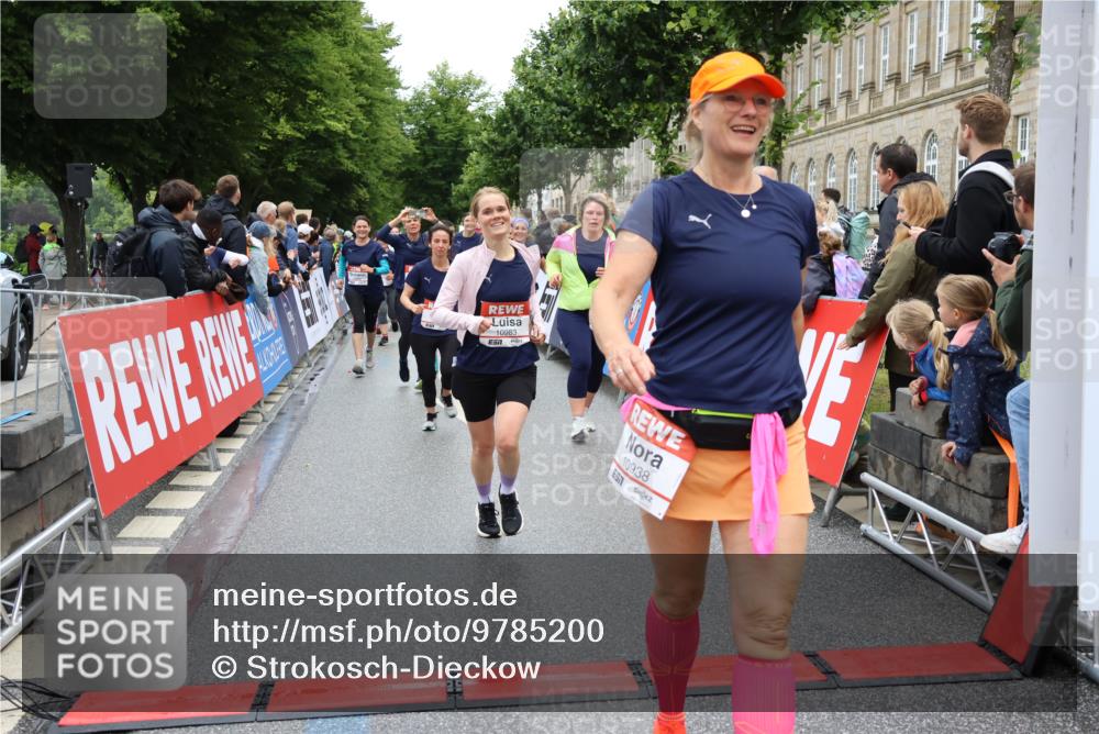 14.06.2026 - REWE Women's Run Strokosch-Dieckow http://msf.ph/oto/9785200 14.06.2026 10:03:43 Ziel 10032, 10268, 10483, 10528, 10529, 10750, 10938, 10953, 10983, 11158, 11243, 11397, 11531 meine-sportfotos.de