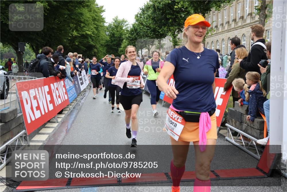 14.06.2026 - REWE Women's Run Strokosch-Dieckow http://msf.ph/oto/9785205 14.06.2026 10:03:43 Ziel 10032, 10268, 10483, 10528, 10529, 10750, 10938, 10953, 10983, 11158, 11243, 11397, 11531 meine-sportfotos.de
