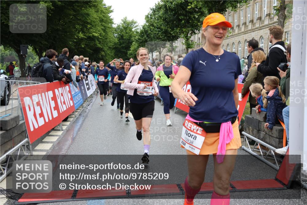 14.06.2026 - REWE Women's Run Strokosch-Dieckow http://msf.ph/oto/9785209 14.06.2026 10:03:43 Ziel 10032, 10268, 10483, 10528, 10529, 10750, 10938, 10953, 10983, 11158, 11243, 11397, 11531 meine-sportfotos.de