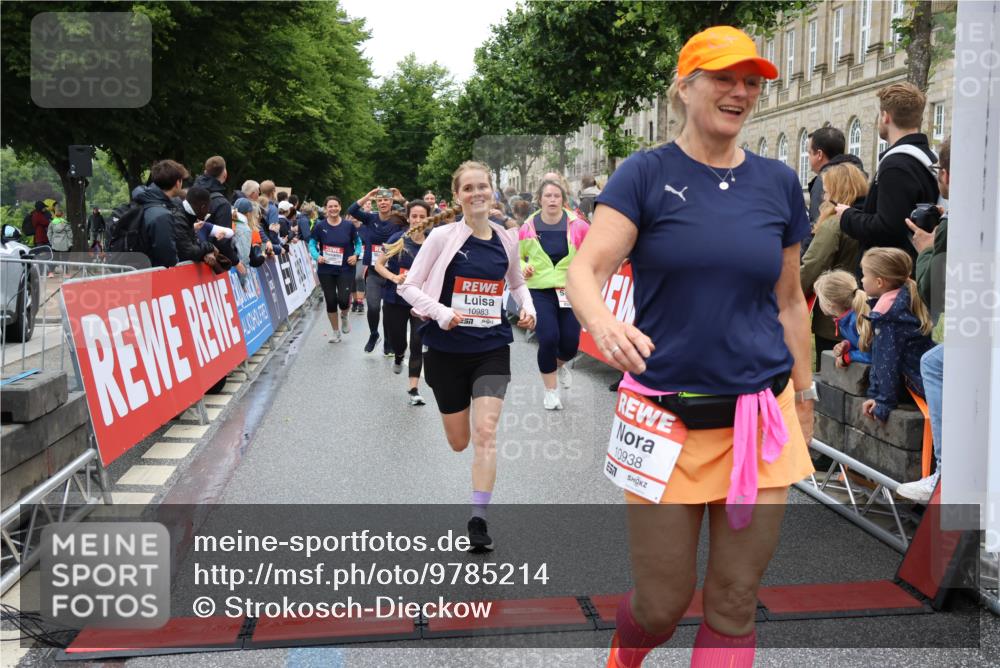 14.06.2026 - REWE Women's Run Strokosch-Dieckow http://msf.ph/oto/9785214 14.06.2026 10:03:43 Ziel 10032, 10268, 10483, 10528, 10529, 10750, 10938, 10953, 10983, 11158, 11243, 11397, 11531 meine-sportfotos.de