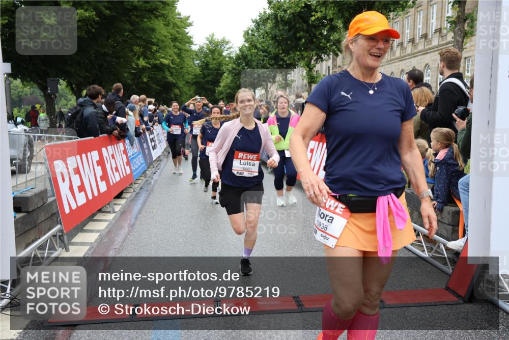 14.06.2026 - REWE Women's Run Strokosch-Dieckow http://msf.ph/oto/9785219 14.06.2026 10:03:43 Ziel 10032, 10268, 10483, 10528, 10529, 10750, 10938, 10953, 10983, 11158, 11243, 11397, 11531 meine-sportfotos.de
