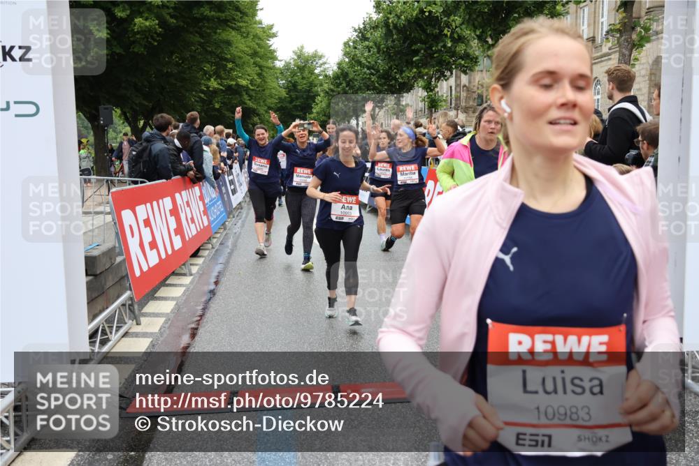 14.06.2026 - REWE Women's Run Strokosch-Dieckow http://msf.ph/oto/9785224 14.06.2026 10:03:44 Ziel 10032, 10268, 10375, 10483, 10528, 10529, 10724, 10750, 10898, 10938, 10953, 10983, 11158, 11243, 11288, 11377, 11397, 11531 meine-sportfotos.de