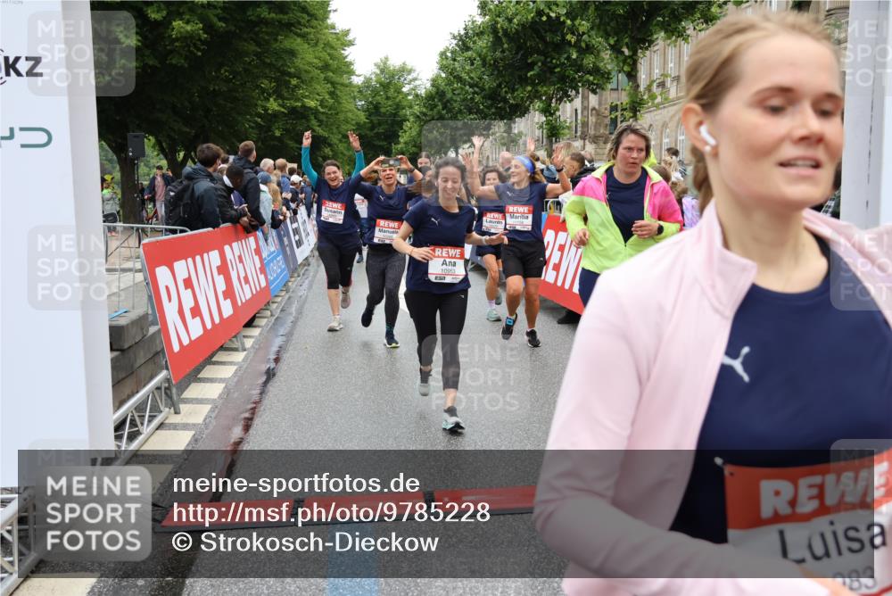 14.06.2026 - REWE Women's Run Strokosch-Dieckow http://msf.ph/oto/9785228 14.06.2026 10:03:44 Ziel 10032, 10268, 10375, 10483, 10528, 10529, 10724, 10750, 10898, 10938, 10953, 10983, 11158, 11243, 11288, 11377, 11397, 11531 meine-sportfotos.de