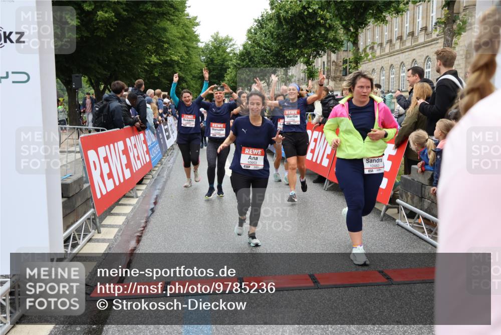 14.06.2026 - REWE Women's Run Strokosch-Dieckow http://msf.ph/oto/9785236 14.06.2026 10:03:45 Ziel 10268, 10375, 10483, 10528, 10529, 10683, 10724, 10750, 10898, 10938, 10953, 10983, 11158, 11243, 11288, 11377, 11397, 11531 meine-sportfotos.de