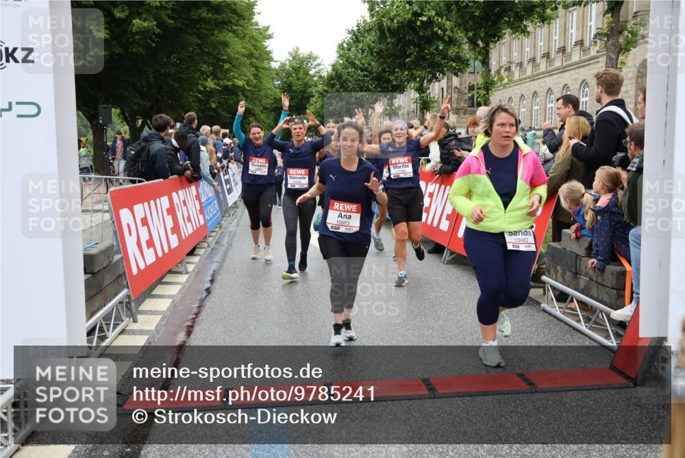 14.06.2026 - REWE Women's Run Strokosch-Dieckow http://msf.ph/oto/9785241 14.06.2026 10:03:45 Ziel 10268, 10375, 10483, 10528, 10529, 10683, 10724, 10750, 10898, 10938, 10953, 10983, 11158, 11243, 11288, 11377, 11397, 11531 meine-sportfotos.de