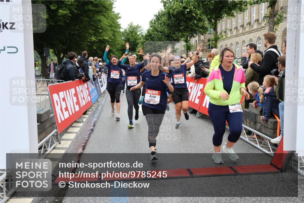 14.06.2026 - REWE Women's Run Strokosch-Dieckow http://msf.ph/oto/9785245 14.06.2026 10:03:45 Ziel 10268, 10375, 10483, 10528, 10529, 10683, 10724, 10750, 10898, 10938, 10953, 10983, 11158, 11243, 11288, 11377, 11397, 11531 meine-sportfotos.de
