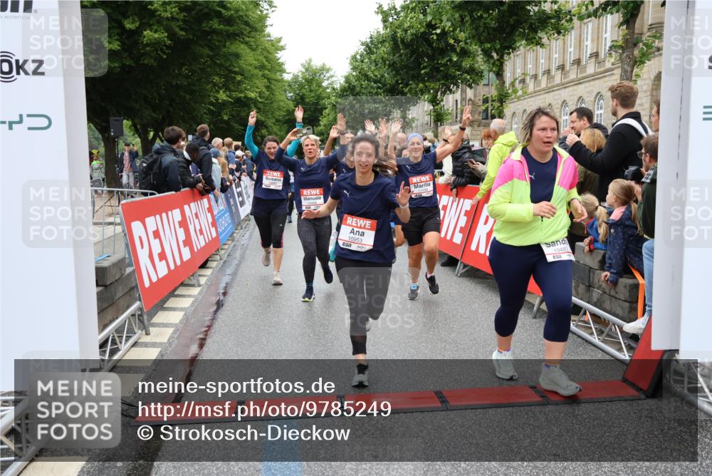 14.06.2026 - REWE Women's Run Strokosch-Dieckow http://msf.ph/oto/9785249 14.06.2026 10:03:45 Ziel 10268, 10375, 10483, 10528, 10529, 10683, 10724, 10750, 10898, 10938, 10953, 10983, 11158, 11243, 11288, 11377, 11397, 11531 meine-sportfotos.de