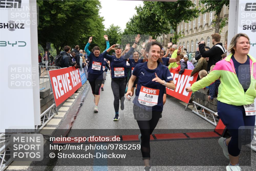 14.06.2026 - REWE Women's Run Strokosch-Dieckow http://msf.ph/oto/9785259 14.06.2026 10:03:45 Ziel 10268, 10375, 10483, 10528, 10529, 10683, 10724, 10750, 10898, 10938, 10953, 10983, 11158, 11243, 11288, 11377, 11397, 11531 meine-sportfotos.de