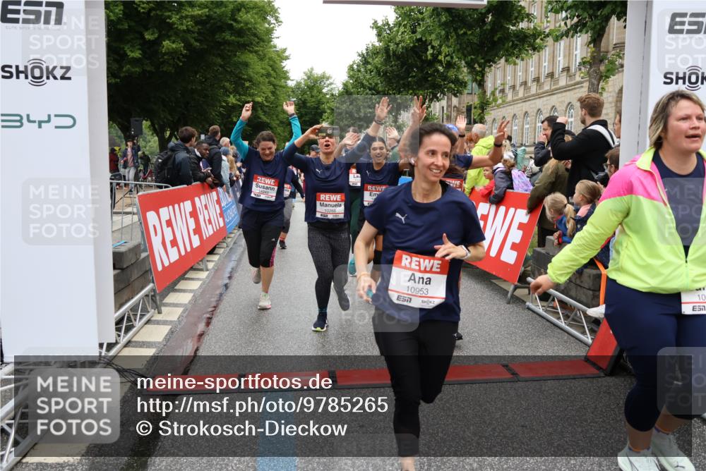 14.06.2026 - REWE Women's Run Strokosch-Dieckow http://msf.ph/oto/9785265 14.06.2026 10:03:46 Ziel 10268, 10375, 10483, 10528, 10529, 10683, 10724, 10750, 10898, 10938, 10953, 10983, 11115, 11158, 11243, 11288, 11310, 11377, 11397, 11531 meine-sportfotos.de