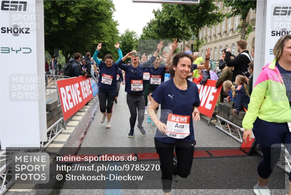 14.06.2026 - REWE Women's Run Strokosch-Dieckow http://msf.ph/oto/9785270 14.06.2026 10:03:46 Ziel 10268, 10375, 10483, 10528, 10529, 10683, 10724, 10750, 10898, 10938, 10953, 10983, 11115, 11158, 11243, 11288, 11310, 11377, 11397, 11531 meine-sportfotos.de