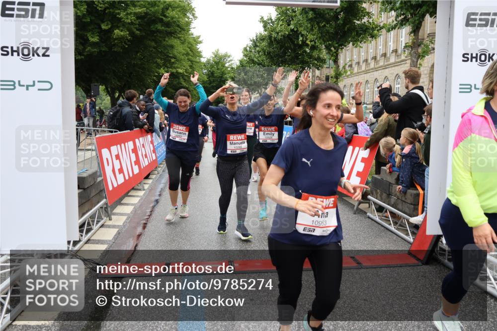 14.06.2026 - REWE Women's Run Strokosch-Dieckow http://msf.ph/oto/9785274 14.06.2026 10:03:46 Ziel 10268, 10375, 10483, 10528, 10529, 10683, 10724, 10750, 10898, 10938, 10953, 10983, 11115, 11158, 11243, 11288, 11310, 11377, 11397, 11531 meine-sportfotos.de