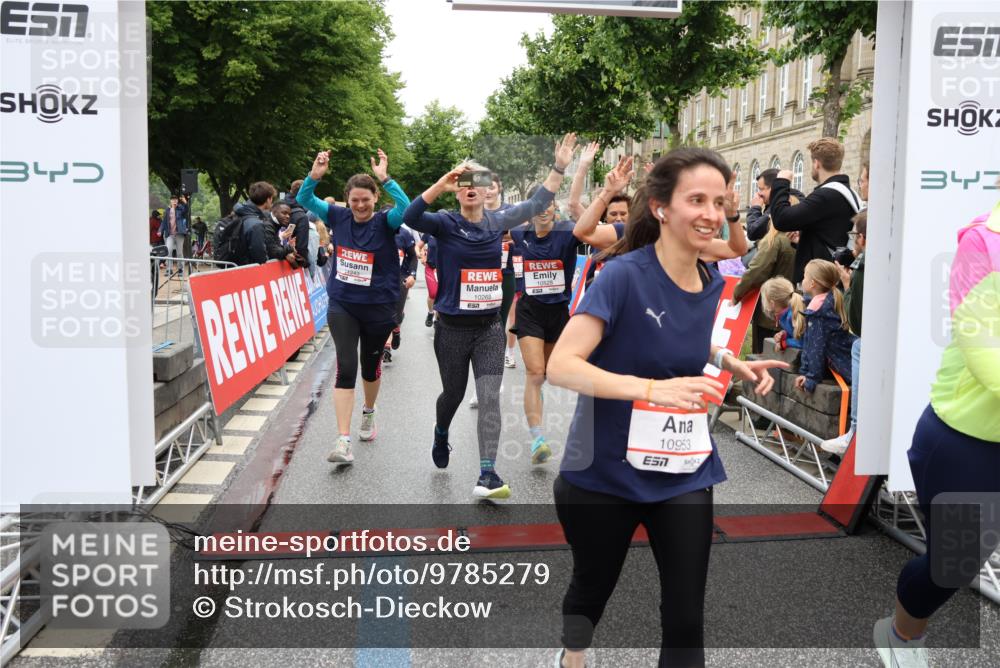 14.06.2026 - REWE Women's Run Strokosch-Dieckow http://msf.ph/oto/9785279 14.06.2026 10:03:46 Ziel 10268, 10375, 10483, 10528, 10529, 10683, 10724, 10750, 10898, 10938, 10953, 10983, 11115, 11158, 11243, 11288, 11310, 11377, 11397, 11531 meine-sportfotos.de