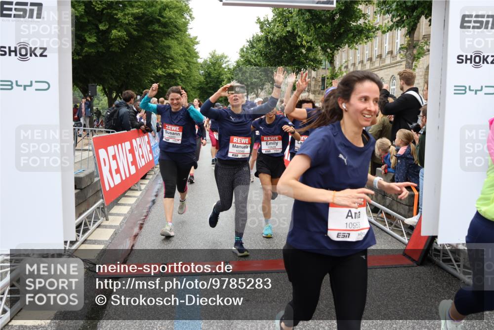 14.06.2026 - REWE Women's Run Strokosch-Dieckow http://msf.ph/oto/9785283 14.06.2026 10:03:46 Ziel 10268, 10375, 10483, 10528, 10529, 10683, 10724, 10750, 10898, 10938, 10953, 10983, 11115, 11158, 11243, 11288, 11310, 11377, 11397, 11531 meine-sportfotos.de