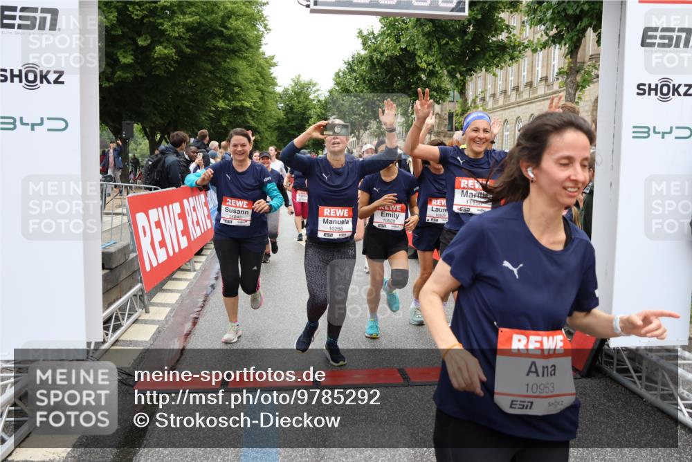 14.06.2026 - REWE Women's Run Strokosch-Dieckow http://msf.ph/oto/9785292 14.06.2026 10:03:46 Ziel 10268, 10375, 10483, 10528, 10529, 10683, 10724, 10750, 10898, 10938, 10953, 10983, 11115, 11158, 11243, 11288, 11310, 11377, 11397, 11531 meine-sportfotos.de