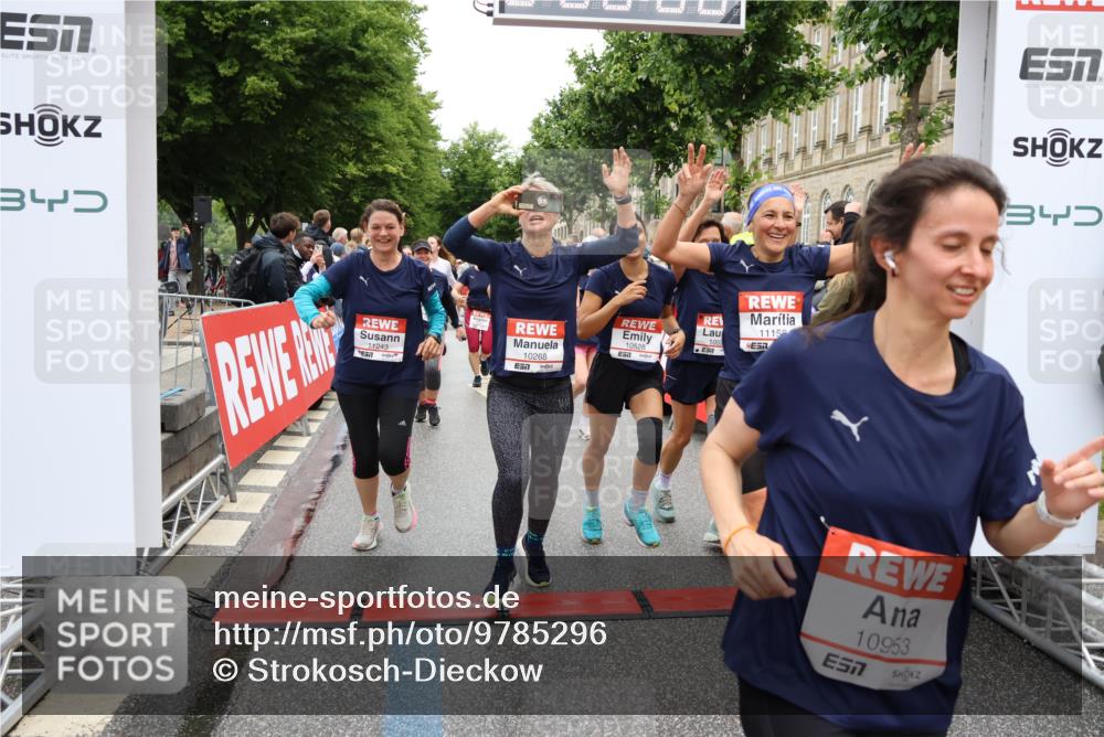 14.06.2026 - REWE Women's Run Strokosch-Dieckow http://msf.ph/oto/9785296 14.06.2026 10:03:46 Ziel 10268, 10375, 10483, 10528, 10529, 10683, 10724, 10750, 10898, 10938, 10953, 10983, 11115, 11158, 11243, 11288, 11310, 11377, 11397, 11531 meine-sportfotos.de