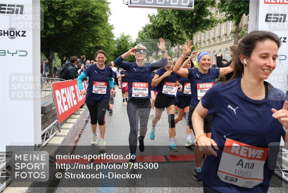 14.06.2026 - REWE Women's Run Strokosch-Dieckow http://msf.ph/oto/9785300 14.06.2026 10:03:46 Ziel 10268, 10375, 10483, 10528, 10529, 10683, 10724, 10750, 10898, 10938, 10953, 10983, 11115, 11158, 11243, 11288, 11310, 11377, 11397, 11531 meine-sportfotos.de