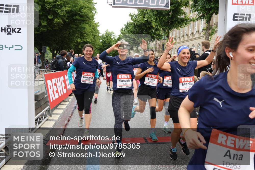 14.06.2026 - REWE Women's Run Strokosch-Dieckow http://msf.ph/oto/9785305 14.06.2026 10:03:46 Ziel 10268, 10375, 10483, 10528, 10529, 10683, 10724, 10750, 10898, 10938, 10953, 10983, 11115, 11158, 11243, 11288, 11310, 11377, 11397, 11531 meine-sportfotos.de
