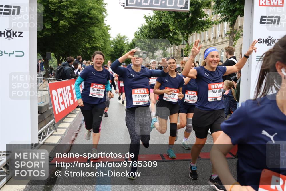 14.06.2026 - REWE Women's Run Strokosch-Dieckow http://msf.ph/oto/9785309 14.06.2026 10:03:46 Ziel 10268, 10375, 10483, 10528, 10529, 10683, 10724, 10750, 10898, 10938, 10953, 10983, 11115, 11158, 11243, 11288, 11310, 11377, 11397, 11531 meine-sportfotos.de