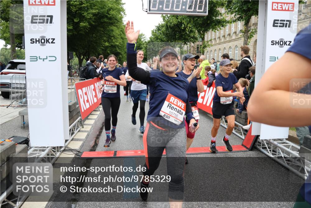 14.06.2026 - REWE Women's Run Strokosch-Dieckow http://msf.ph/oto/9785329 14.06.2026 10:03:48 Ziel 10017, 10268, 10375, 10483, 10528, 10529, 10551, 10683, 10724, 10750, 10898, 10931, 10938, 10953, 10983, 11115, 11158, 11243, 11288, 11310, 11377, 11397, 11531 meine-sportfotos.de