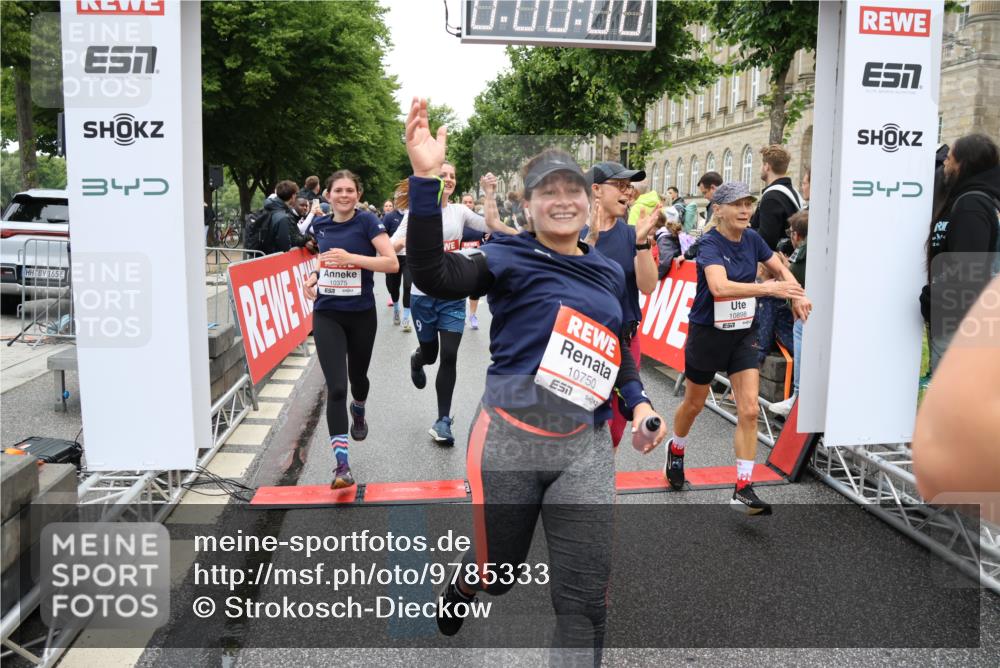 14.06.2026 - REWE Women's Run Strokosch-Dieckow http://msf.ph/oto/9785333 14.06.2026 10:03:48 Ziel 10017, 10268, 10375, 10483, 10528, 10529, 10551, 10683, 10724, 10750, 10898, 10931, 10938, 10953, 10983, 11115, 11158, 11243, 11288, 11310, 11377, 11397, 11531 meine-sportfotos.de