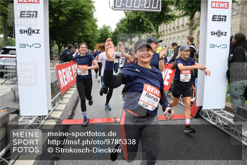 14.06.2026 - REWE Women's Run Strokosch-Dieckow http://msf.ph/oto/9785338 14.06.2026 10:03:48 Ziel 10017, 10268, 10375, 10483, 10528, 10529, 10551, 10683, 10724, 10750, 10898, 10931, 10938, 10953, 10983, 11115, 11158, 11243, 11288, 11310, 11377, 11397, 11531 meine-sportfotos.de