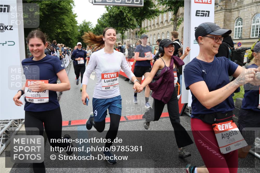 14.06.2026 - REWE Women's Run Strokosch-Dieckow http://msf.ph/oto/9785361 14.06.2026 10:03:49 Ziel 10017, 10268, 10375, 10483, 10528, 10529, 10551, 10683, 10724, 10750, 10798, 10898, 10931, 10938, 10953, 10983, 11115, 11158, 11243, 11254, 11288, 11310, 11377, 11397, 11531 meine-sportfotos.de