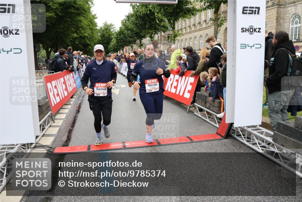 14.06.2026 - REWE Women's Run Strokosch-Dieckow http://msf.ph/oto/9785374 14.06.2026 10:03:50 Ziel 10017, 10268, 10375, 10483, 10528, 10529, 10551, 10683, 10724, 10750, 10798, 10898, 10931, 10938, 10953, 10983, 11006, 11115, 11158, 11243, 11254, 11288, 11310, 11377, 11397, 11402, 11531 meine-sportfotos.de
