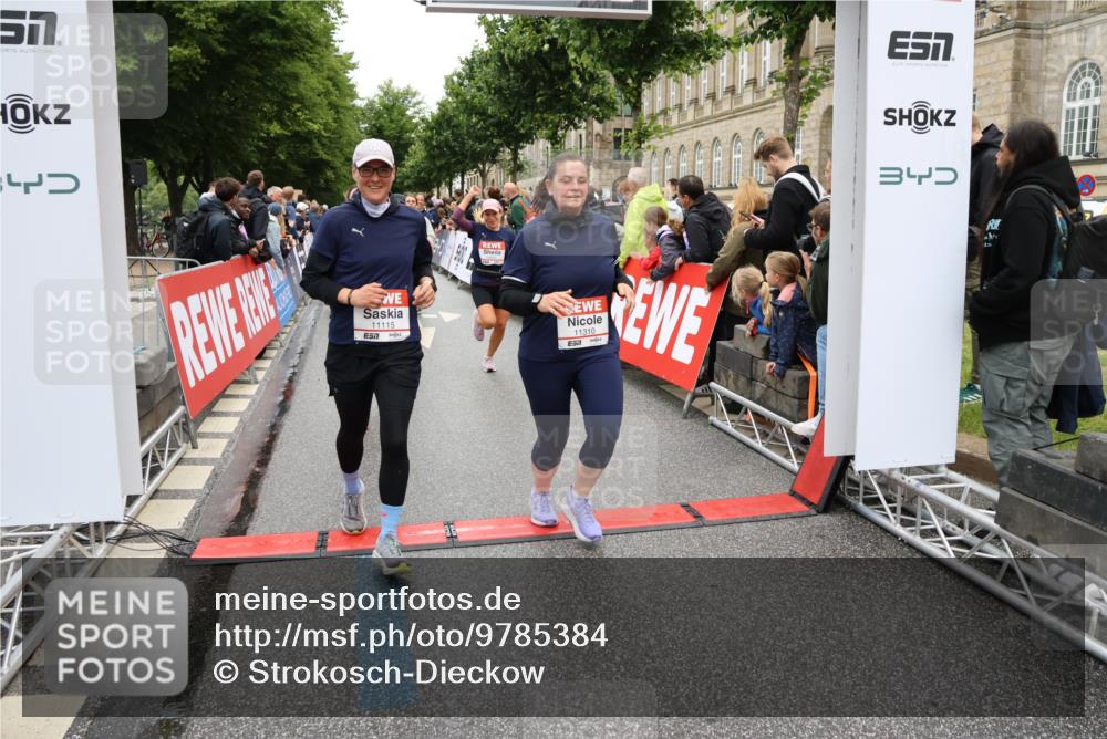 14.06.2026 - REWE Women's Run Strokosch-Dieckow http://msf.ph/oto/9785384 14.06.2026 10:03:51 Ziel 10017, 10268, 10375, 10483, 10528, 10529, 10551, 10683, 10724, 10750, 10798, 10898, 10931, 10953, 10983, 11006, 11115, 11158, 11243, 11254, 11288, 11310, 11377, 11397, 11402, 11442, 11531 meine-sportfotos.de