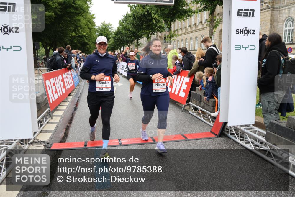 14.06.2026 - REWE Women's Run Strokosch-Dieckow http://msf.ph/oto/9785388 14.06.2026 10:03:51 Ziel 10017, 10268, 10375, 10483, 10528, 10529, 10551, 10683, 10724, 10750, 10798, 10898, 10931, 10953, 10983, 11006, 11115, 11158, 11243, 11254, 11288, 11310, 11377, 11397, 11402, 11442, 11531 meine-sportfotos.de