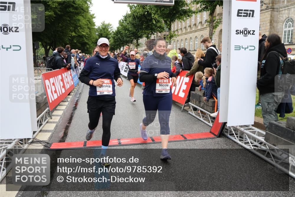 14.06.2026 - REWE Women's Run Strokosch-Dieckow http://msf.ph/oto/9785392 14.06.2026 10:03:51 Ziel 10017, 10268, 10375, 10483, 10528, 10529, 10551, 10683, 10724, 10750, 10798, 10898, 10931, 10953, 10983, 11006, 11115, 11158, 11243, 11254, 11288, 11310, 11377, 11397, 11402, 11442, 11531 meine-sportfotos.de