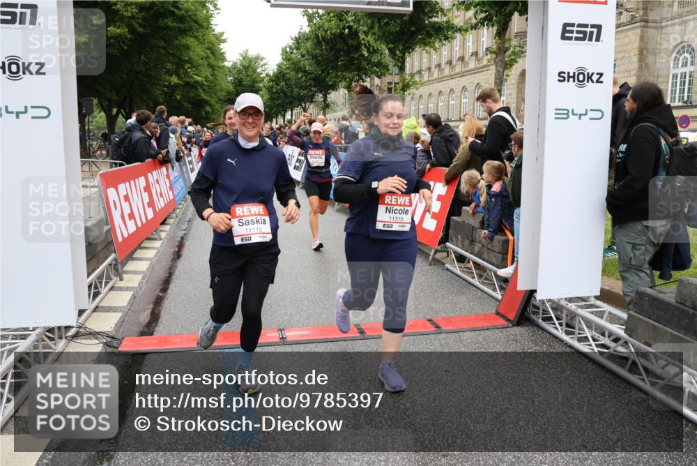 14.06.2026 - REWE Women's Run Strokosch-Dieckow http://msf.ph/oto/9785397 14.06.2026 10:03:51 Ziel 10017, 10268, 10375, 10483, 10528, 10529, 10551, 10683, 10724, 10750, 10798, 10898, 10931, 10953, 10983, 11006, 11115, 11158, 11243, 11254, 11288, 11310, 11377, 11397, 11402, 11442, 11531 meine-sportfotos.de