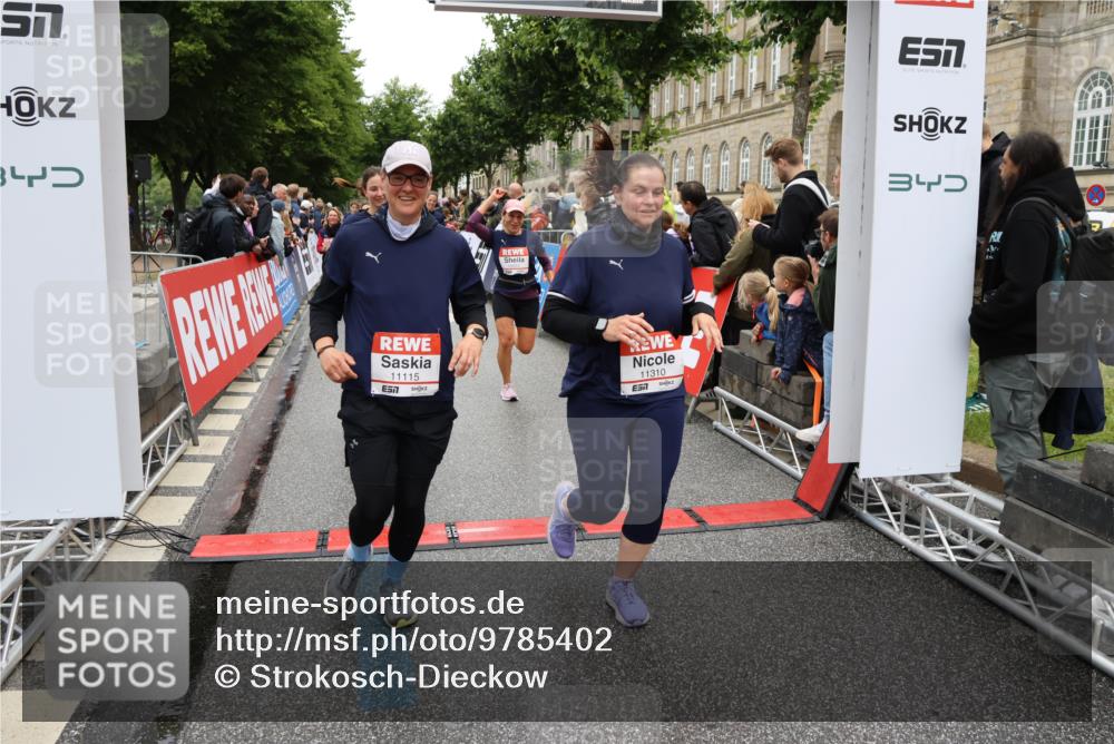 14.06.2026 - REWE Women's Run Strokosch-Dieckow http://msf.ph/oto/9785402 14.06.2026 10:03:51 Ziel 10017, 10268, 10375, 10483, 10528, 10529, 10551, 10683, 10724, 10750, 10798, 10898, 10931, 10953, 10983, 11006, 11115, 11158, 11243, 11254, 11288, 11310, 11377, 11397, 11402, 11442, 11531 meine-sportfotos.de
