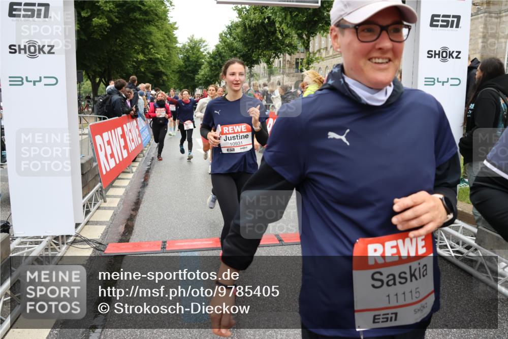 14.06.2026 - REWE Women's Run Strokosch-Dieckow http://msf.ph/oto/9785405 14.06.2026 10:03:52 Ziel 10017, 10268, 10375, 10441, 10483, 10528, 10529, 10551, 10683, 10724, 10750, 10798, 10898, 10931, 10953, 11006, 11115, 11158, 11243, 11254, 11288, 11310, 11377, 11397, 11402, 11442, 11531 meine-sportfotos.de