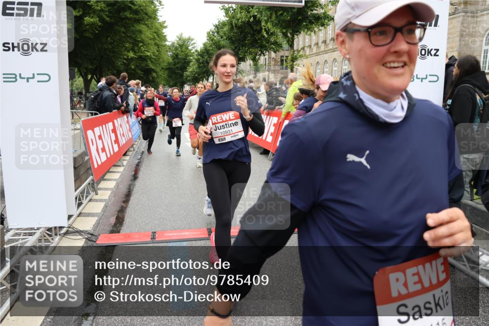 14.06.2026 - REWE Women's Run Strokosch-Dieckow http://msf.ph/oto/9785409 14.06.2026 10:03:52 Ziel 10017, 10268, 10375, 10441, 10483, 10528, 10529, 10551, 10683, 10724, 10750, 10798, 10898, 10931, 10953, 11006, 11115, 11158, 11243, 11254, 11288, 11310, 11377, 11397, 11402, 11442, 11531 meine-sportfotos.de