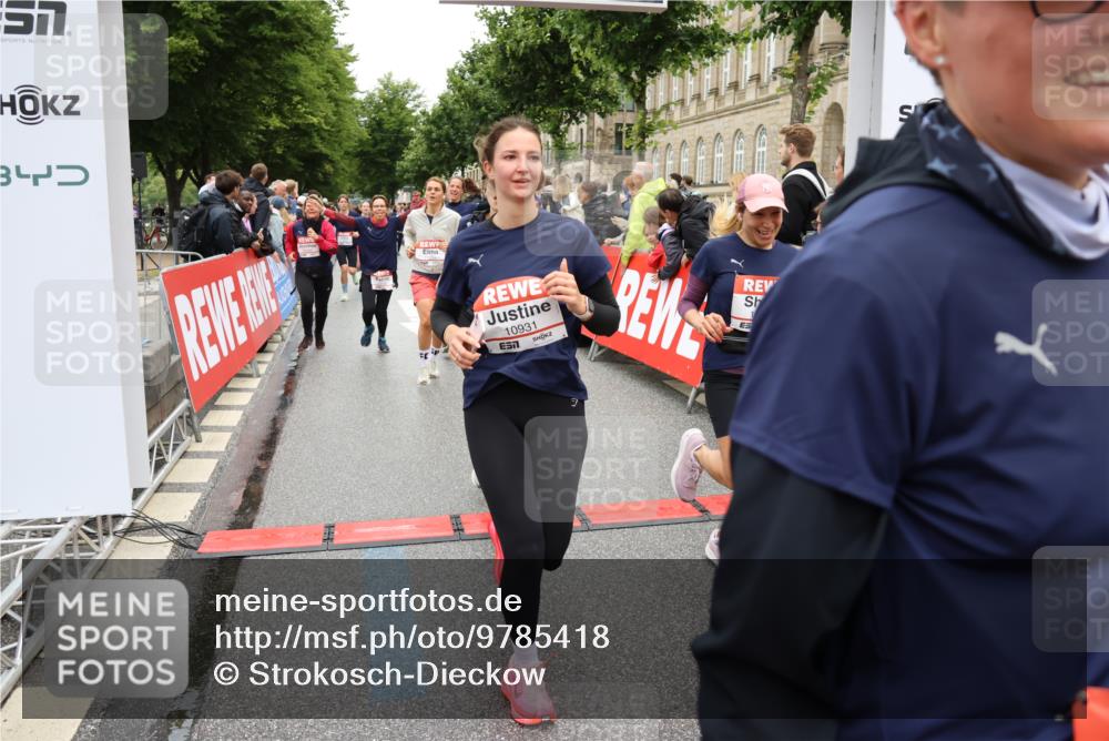 14.06.2026 - REWE Women's Run Strokosch-Dieckow http://msf.ph/oto/9785418 14.06.2026 10:03:52 Ziel 10017, 10268, 10375, 10441, 10483, 10528, 10529, 10551, 10683, 10724, 10750, 10798, 10898, 10931, 10953, 11006, 11115, 11158, 11243, 11254, 11288, 11310, 11377, 11397, 11402, 11442, 11531 meine-sportfotos.de