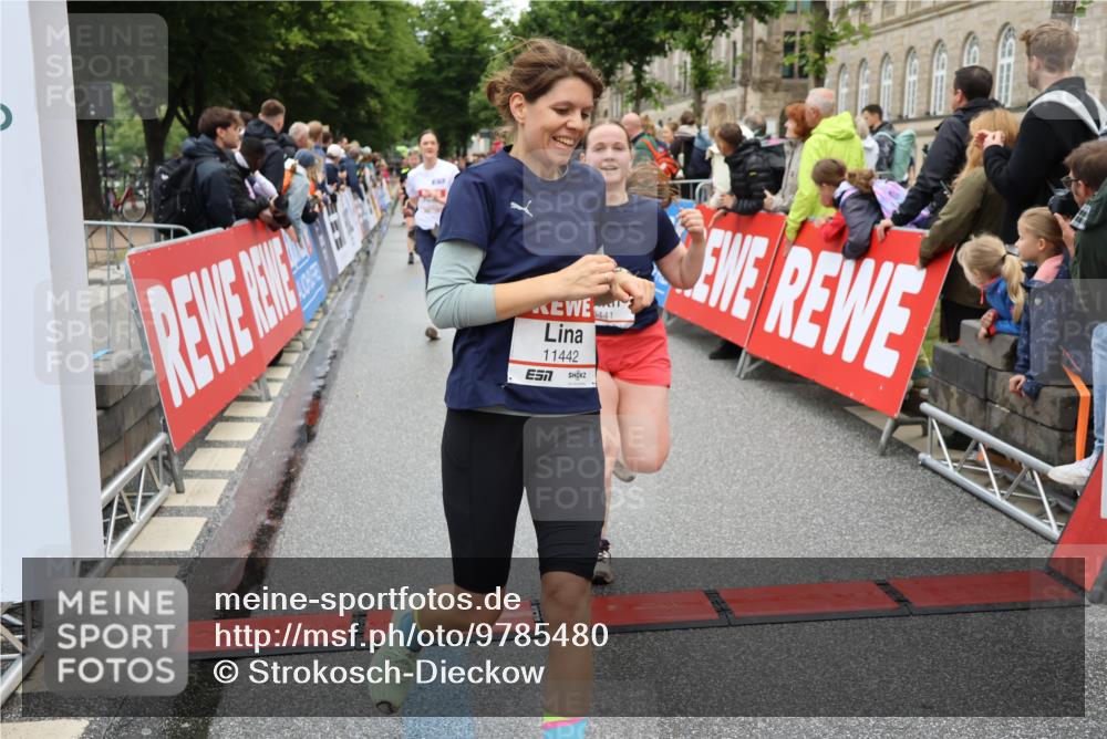 14.06.2026 - REWE Women's Run Strokosch-Dieckow http://msf.ph/oto/9785480 14.06.2026 10:03:56 Ziel 10011, 10013, 10017, 10375, 10441, 10551, 10683, 10724, 10798, 10898, 10931, 11006, 11115, 11254, 11288, 11310, 11377, 11402, 11442 meine-sportfotos.de