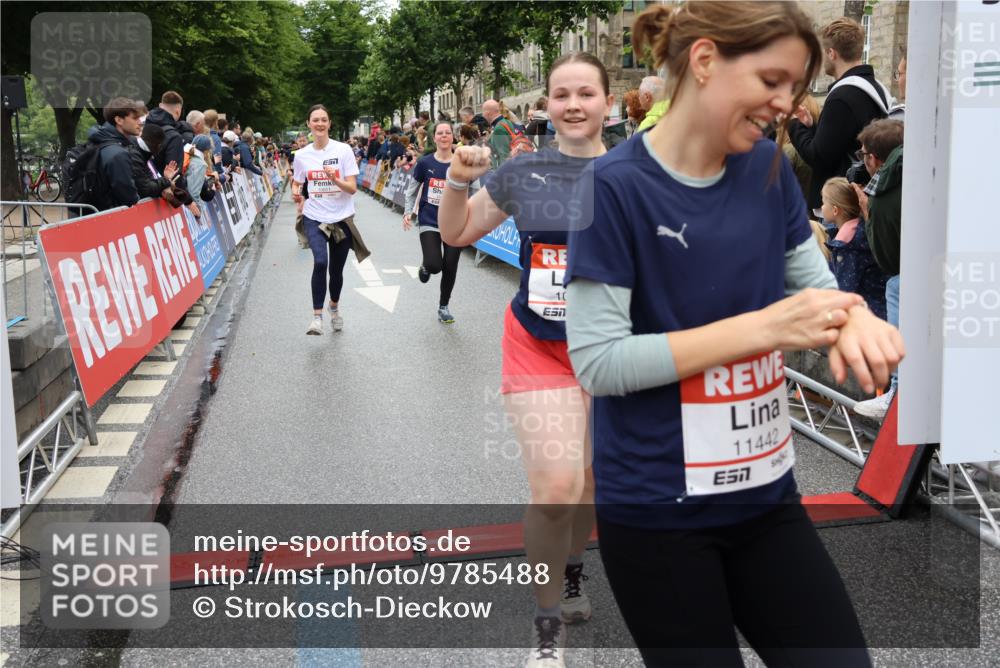 14.06.2026 - REWE Women's Run Strokosch-Dieckow http://msf.ph/oto/9785488 14.06.2026 10:03:57 Ziel 10011, 10013, 10017, 10441, 10551, 10683, 10798, 10931, 10996, 11006, 11115, 11254, 11310, 11402, 11442 meine-sportfotos.de