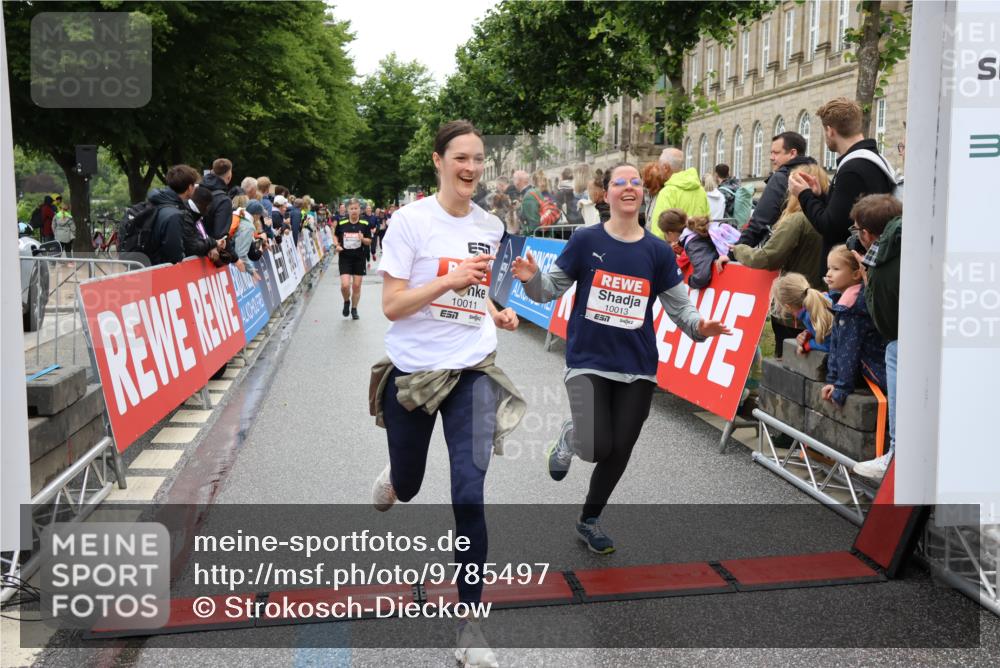 14.06.2026 - REWE Women's Run Strokosch-Dieckow http://msf.ph/oto/9785497 14.06.2026 10:03:58 Ziel 10011, 10013, 10017, 10441, 10551, 10798, 10931, 10996, 11006, 11115, 11254, 11310, 11402, 11442 meine-sportfotos.de