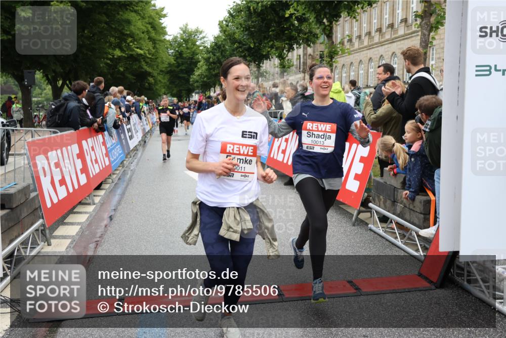 14.06.2026 - REWE Women's Run Strokosch-Dieckow http://msf.ph/oto/9785506 14.06.2026 10:03:58 Ziel 10011, 10013, 10017, 10441, 10551, 10798, 10931, 10996, 11006, 11115, 11254, 11310, 11402, 11442 meine-sportfotos.de
