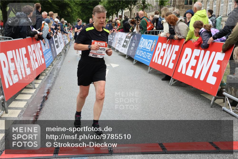 14.06.2026 - REWE Women's Run Strokosch-Dieckow http://msf.ph/oto/9785510 14.06.2026 10:04:01 Ziel 10011, 10013, 10368, 10441, 10603, 10798, 10996, 11006, 11080, 11254, 11402, 11442 meine-sportfotos.de