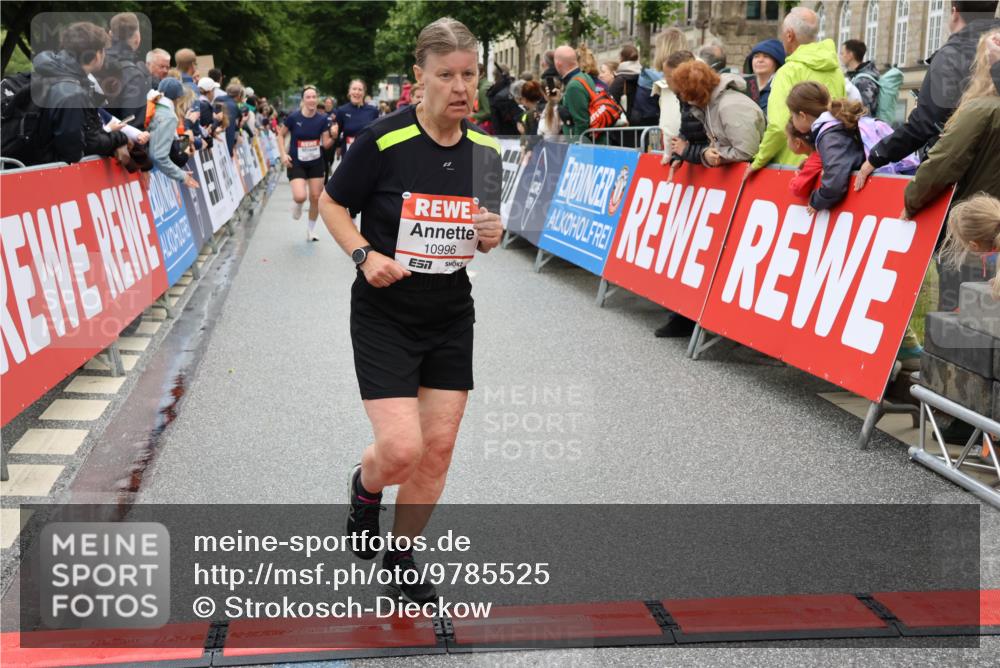 14.06.2026 - REWE Women's Run Strokosch-Dieckow http://msf.ph/oto/9785525 14.06.2026 10:04:02 Ziel 10011, 10013, 10368, 10441, 10603, 10996, 11006, 11080, 11402, 11442 meine-sportfotos.de