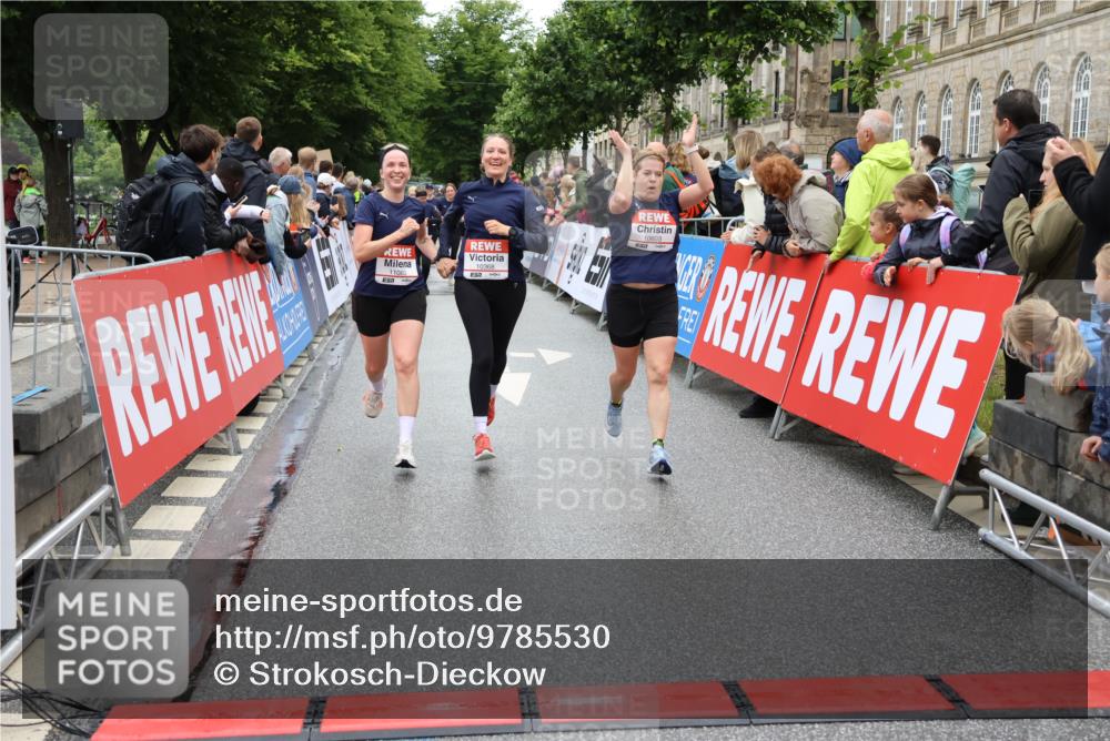 14.06.2026 - REWE Women's Run Strokosch-Dieckow http://msf.ph/oto/9785530 14.06.2026 10:04:04 Ziel 10011, 10013, 10301, 10368, 10441, 10603, 10996, 11080 meine-sportfotos.de