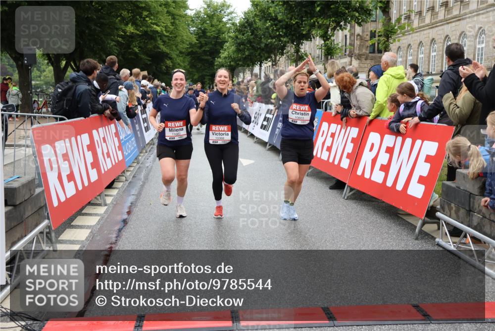14.06.2026 - REWE Women's Run Strokosch-Dieckow http://msf.ph/oto/9785544 14.06.2026 10:04:04 Ziel 10011, 10013, 10301, 10368, 10441, 10603, 10996, 11080 meine-sportfotos.de