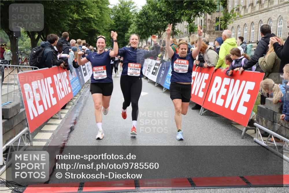 14.06.2026 - REWE Women's Run Strokosch-Dieckow http://msf.ph/oto/9785560 14.06.2026 10:04:05 Ziel 10011, 10013, 10301, 10368, 10415, 10603, 10900, 10996, 11080 meine-sportfotos.de