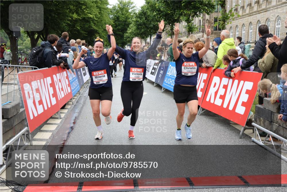 14.06.2026 - REWE Women's Run Strokosch-Dieckow http://msf.ph/oto/9785570 14.06.2026 10:04:05 Ziel 10011, 10013, 10301, 10368, 10415, 10603, 10900, 10996, 11080 meine-sportfotos.de