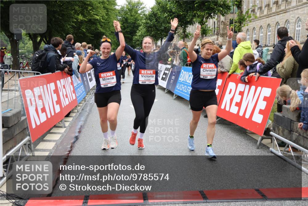 14.06.2026 - REWE Women's Run Strokosch-Dieckow http://msf.ph/oto/9785574 14.06.2026 10:04:05 Ziel 10011, 10013, 10301, 10368, 10415, 10603, 10900, 10996, 11080 meine-sportfotos.de