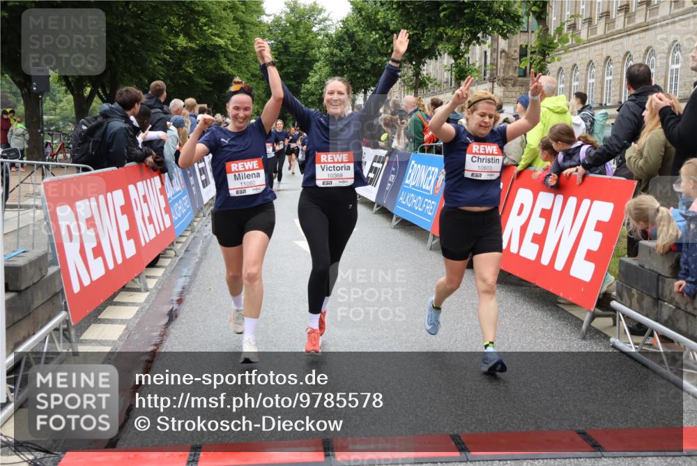 14.06.2026 - REWE Women's Run Strokosch-Dieckow http://msf.ph/oto/9785578 14.06.2026 10:04:05 Ziel 10011, 10013, 10301, 10368, 10415, 10603, 10900, 10996, 11080 meine-sportfotos.de