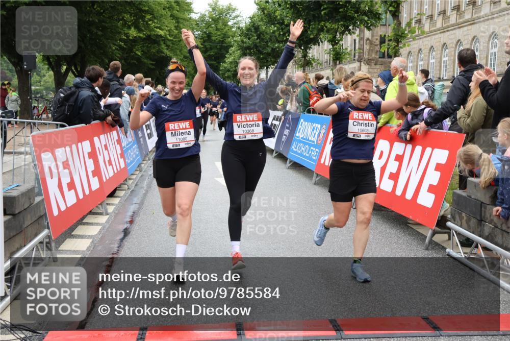 14.06.2026 - REWE Women's Run Strokosch-Dieckow http://msf.ph/oto/9785584 14.06.2026 10:04:05 Ziel 10011, 10013, 10301, 10368, 10415, 10603, 10900, 10996, 11080 meine-sportfotos.de